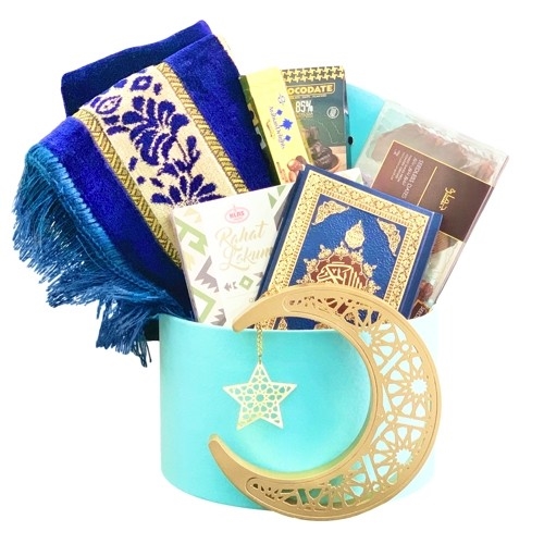 Ramada Dates, Prayer Mat & Holy Quran Hamper