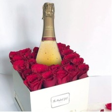 24 Carat Gold Emotion Sparkling Juice & Red Roses
