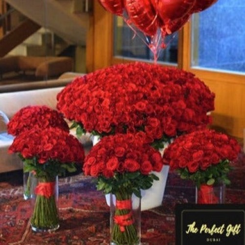 1000 Grand Roses & Balloons Gift Set