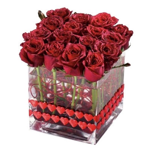 Romantic 16 Red Roses in a Vase