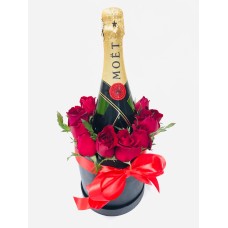 Roses & Moet Premium Box
