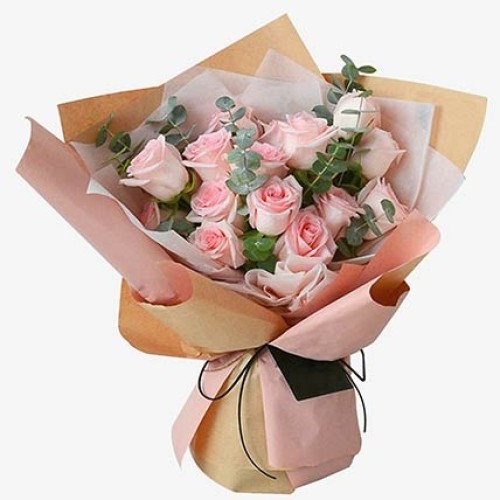18 Soft Pink Roses (Deluxe)