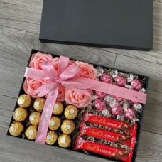 6 Pink Fresh Roses & Chocolate Hamper
