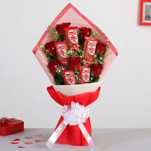 7 Red Roses Bouquet with 5 KitKat Chocolates