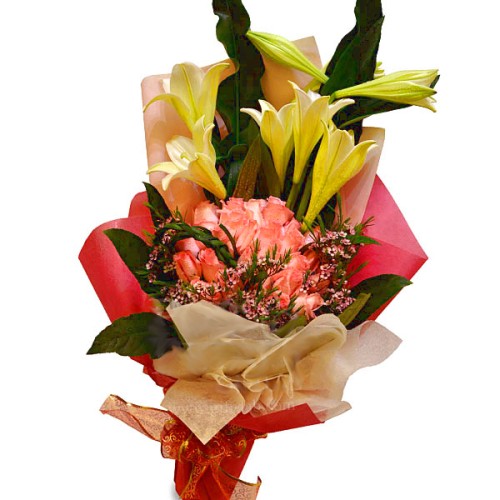Sweet Cariad - 10 Roses 5 Lilies Flower Bouquet