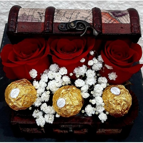 MINI TRUNK WITH ROSES AND FERRERO