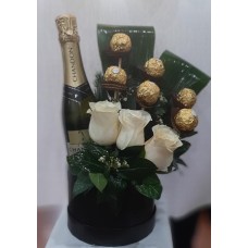 Mini box with roses, ferrero and chandon