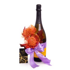 Prosecco Feudi di Romans with autumn floral decoration