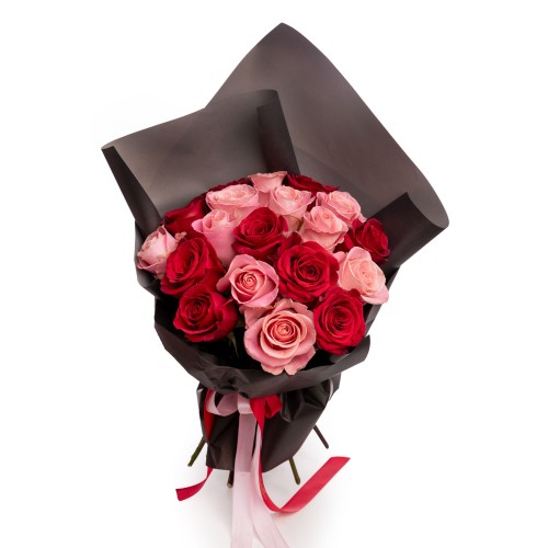 Bouquet of red and pink roses 