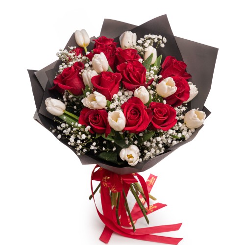 Bouquet of roses and tulips 