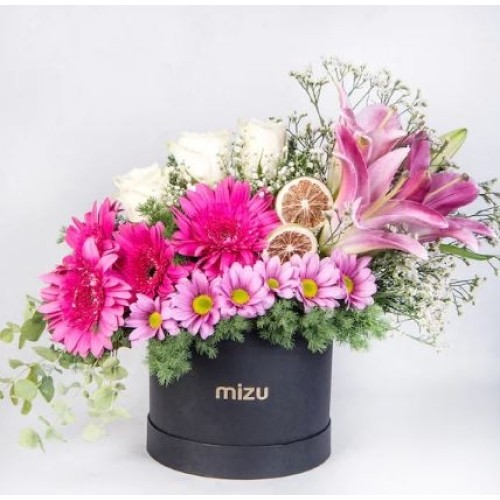 Bouquet de Rosas, Gerberas y Margaritas en caja
