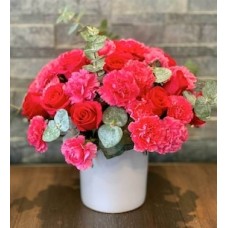 Claveles rosas y mini rosas en maceta
