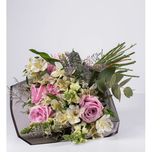 Rose Rose Bouquet, Astromelias and Purritos