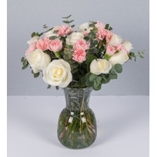 Detail White Roses and Carnations