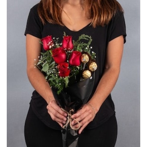 Bouquet Roses and Ferrero