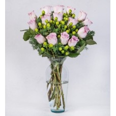 15 Lilac Roses in Glass Vase