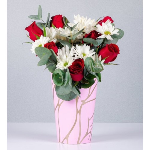 Deco Box Daisies And Red Roses