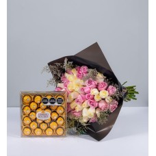 Bouquet Ofwhite And Pink Roses With 24 Ferrero