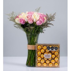 50 White And Pink Roses In A Vase With Ferrero 24