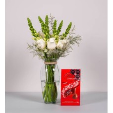 Roses, Perritos And Limonium With Lindt