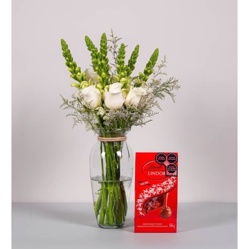 Roses, Perritos And Limonium With Lindt