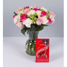 Arrangement Of Roses In Shades Of Pink And Milk Lindt