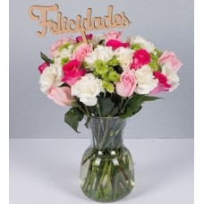 Arrangement Scale of Roses and Pick Congratulations