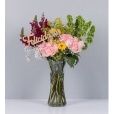 Arrangement Roses, Daisies with Pick Congratulations