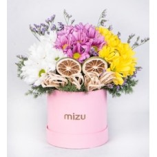 Arrangement of yellow, pink, and white Maergaritas
