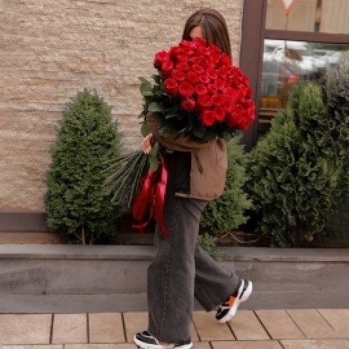 A Luxurious Bouquet of Roses (Height 80 cm)