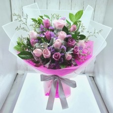 18pcs Two Tones Roses Valentines Bouquet (Standard)