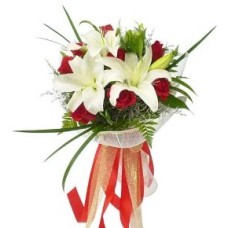 Blooming Hand Bouquet (15 Roses)