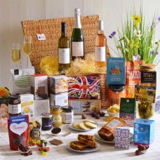 Winners Enclosure Champagne And Food Hamper