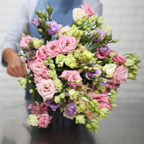 Delicate Lisianthus (9 stems)