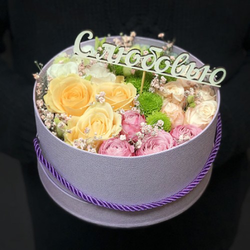 Round box with flowers 