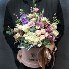 Flowers in a hat box "First love" (Usual)