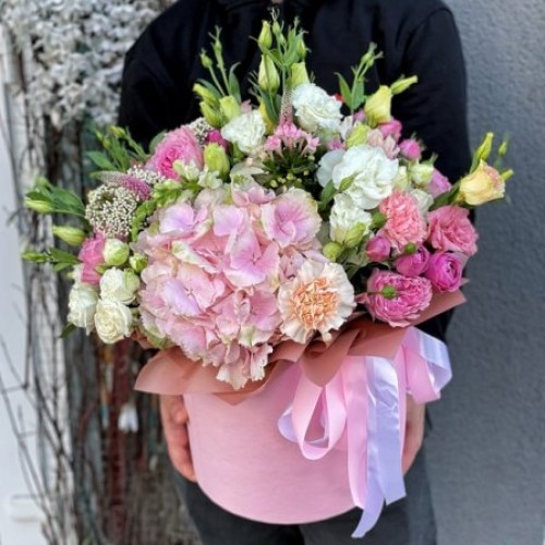 Flowers in a hat boxQueen of Summer