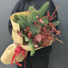 Winter bouquet with illex and eucalyptus (Usual)