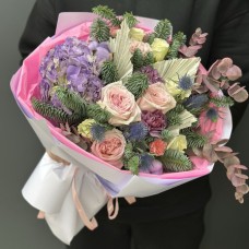 Winter bouquet in soft colors (Premium)