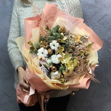 Winter Bouquet With Garland Golden Winter