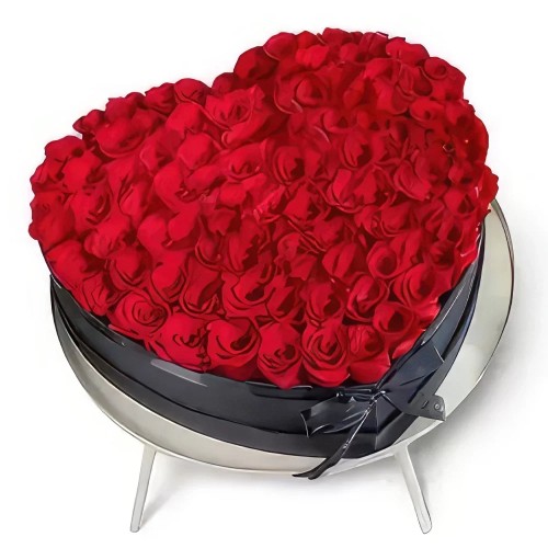 Fresh Cut Red Roses Heart Bunch
