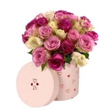 30 mixed roses in hat box love