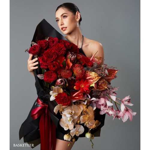 Luxurious Scarlet Flowers Bouquet