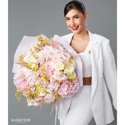 Sweet Escimo and Mayra White Roses Perfect Bouquet