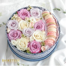 Macarons With Sweet Bright Flowers Gift Box