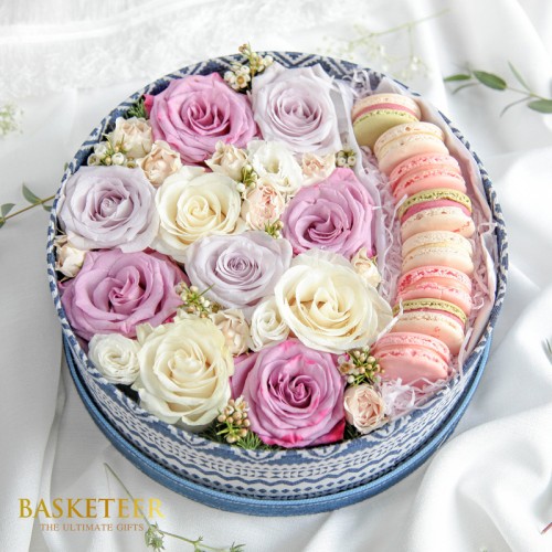 Macarons With Sweet Bright Flowers Gift Box