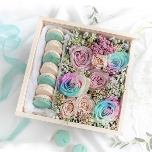 Macaron With Flowers Box
