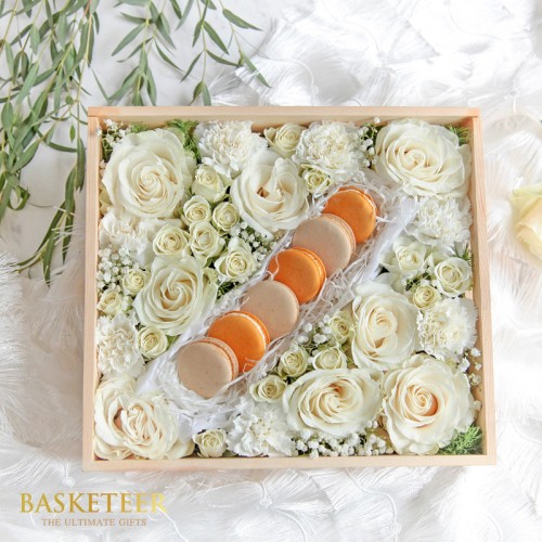 Macarons With True Love Flowers Set