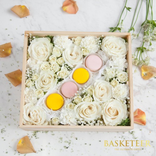 Macarons With Pure Love Roses Gift Box