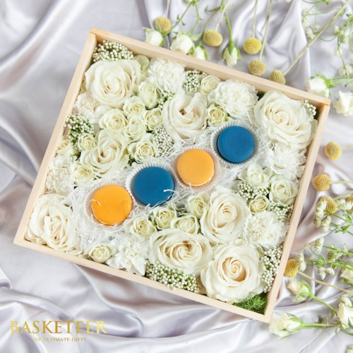 Macarons With White Roses Gift Set